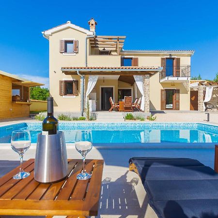 Villa David - Luxurious Secluded Villa With A Heated Pool Butkovići エクステリア 写真