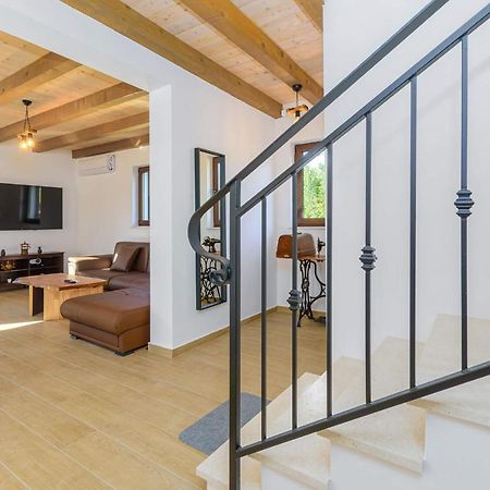 Villa David - Luxurious Secluded Villa With A Heated Pool Butkovići エクステリア 写真
