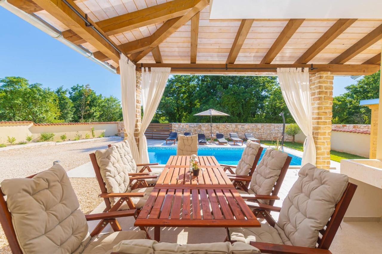 Villa David - Luxurious Secluded Villa With A Heated Pool Butkovići エクステリア 写真