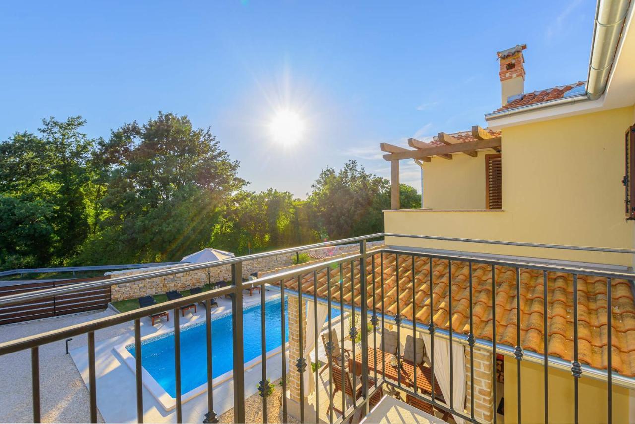 Villa David - Luxurious Secluded Villa With A Heated Pool Butkovići エクステリア 写真