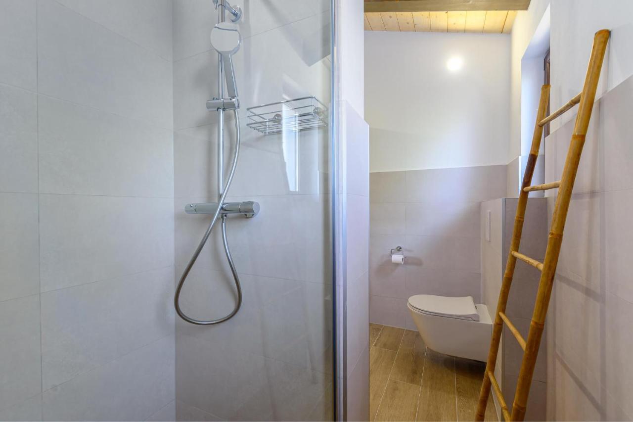 Villa David - Luxurious Secluded Villa With A Heated Pool Butkovići エクステリア 写真