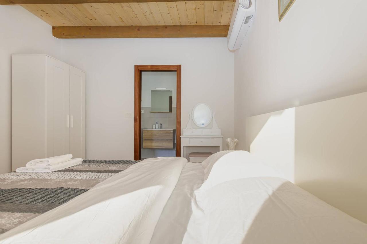 Villa David - Luxurious Secluded Villa With A Heated Pool Butkovići エクステリア 写真