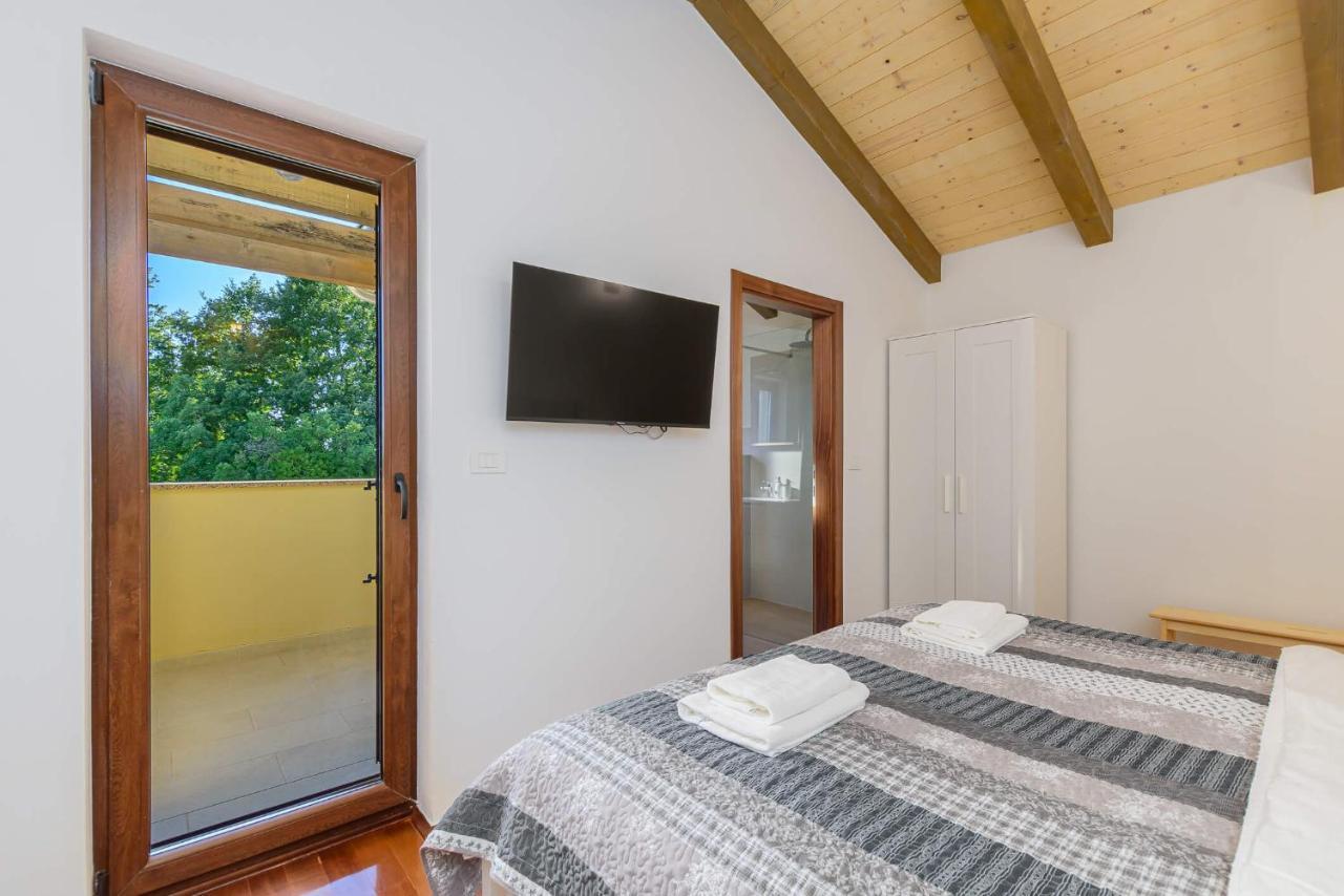 Villa David - Luxurious Secluded Villa With A Heated Pool Butkovići エクステリア 写真