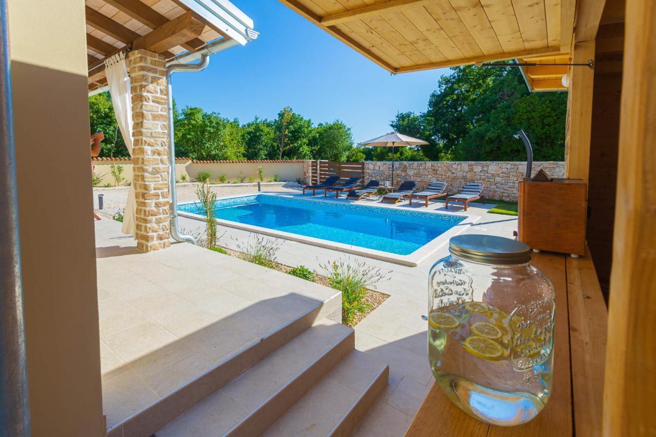 Villa David - Luxurious Secluded Villa With A Heated Pool Butkovići エクステリア 写真