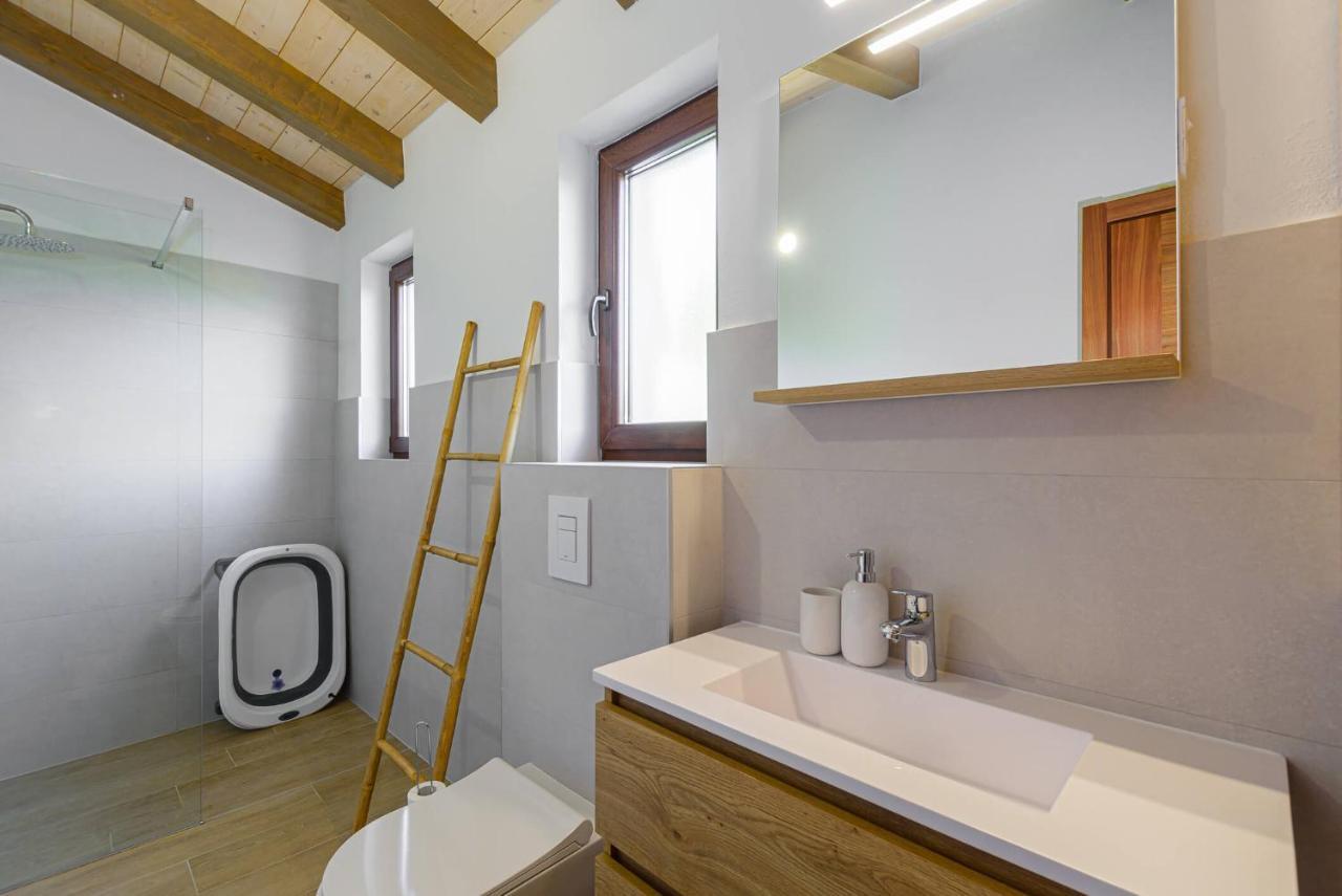 Villa David - Luxurious Secluded Villa With A Heated Pool Butkovići エクステリア 写真