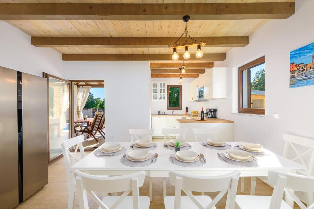Villa David - Luxurious Secluded Villa With A Heated Pool Butkovići エクステリア 写真