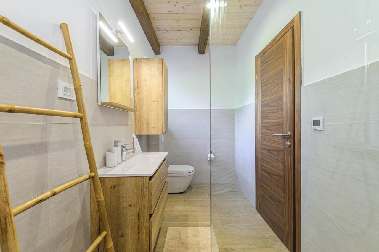 Villa David - Luxurious Secluded Villa With A Heated Pool Butkovići エクステリア 写真