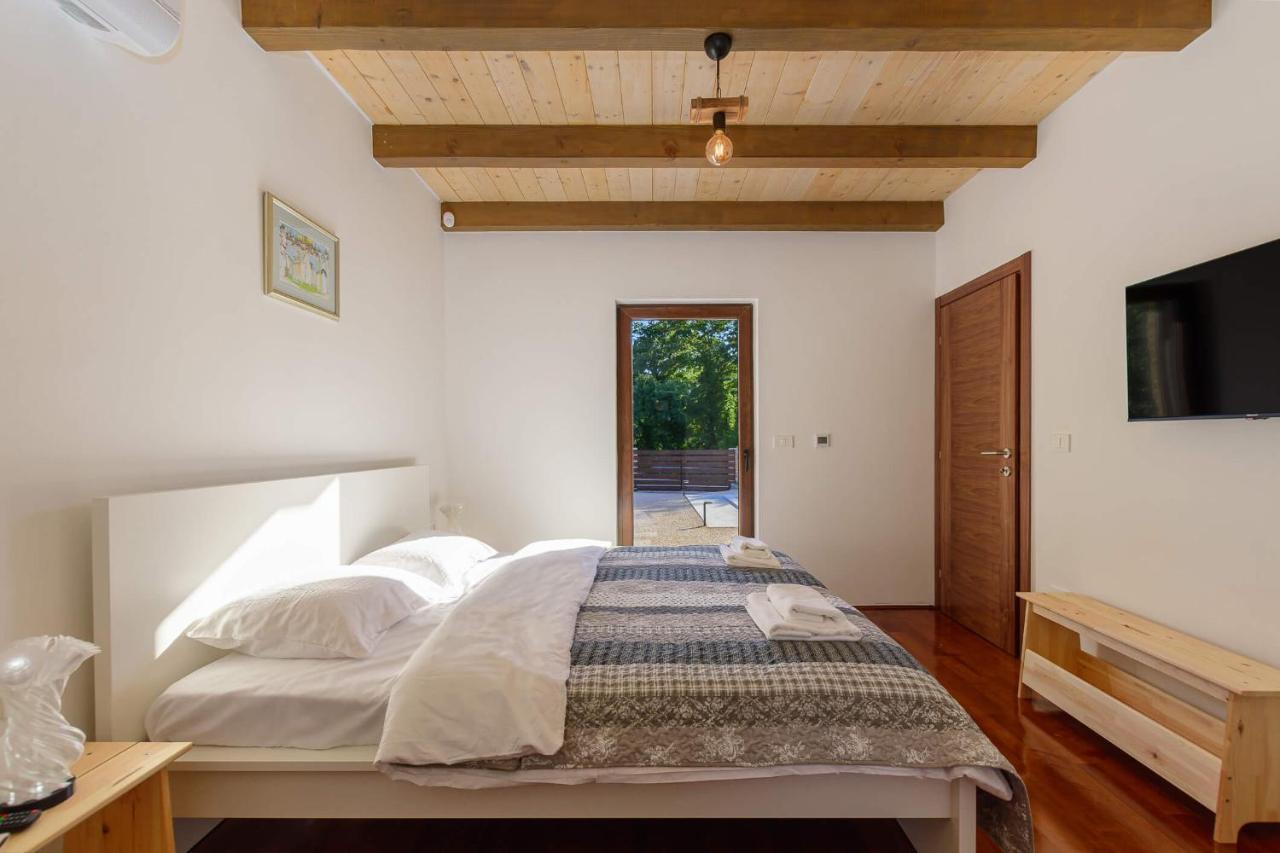 Villa David - Luxurious Secluded Villa With A Heated Pool Butkovići エクステリア 写真
